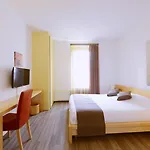 Du Marche Hotel 2*