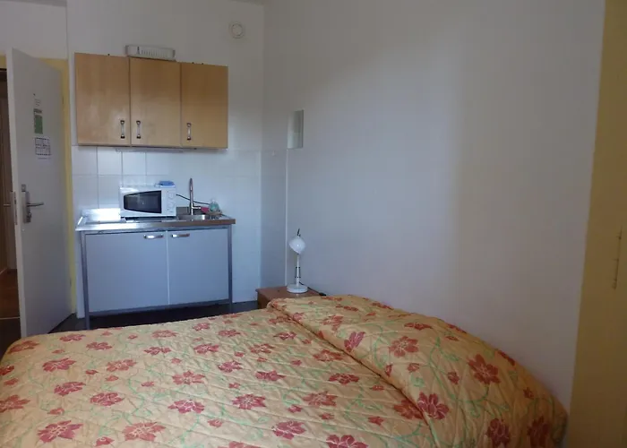 Du Marche Готель