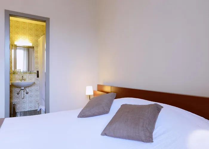 Готель Du Marche