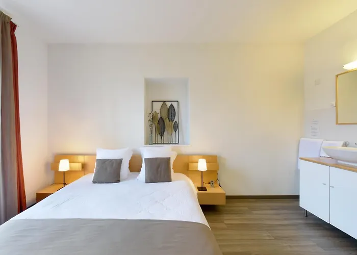 Du Marche Готель 2*