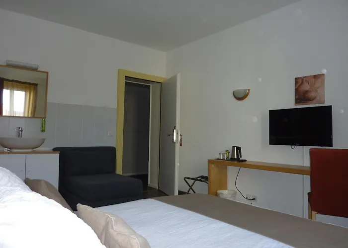 Du Marche 2* Лозанна