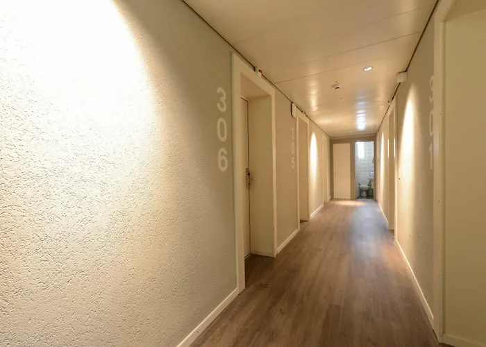 Du Marche Готель