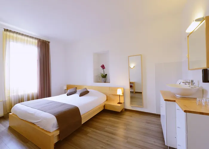 Du Marche Готель Лозанна