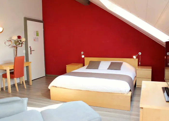 Du Marche Готель 2*